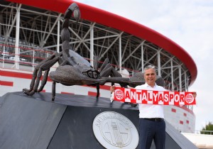 Bakan Uysal dan Antalyaspor Bayrak Kampanyasna Destek